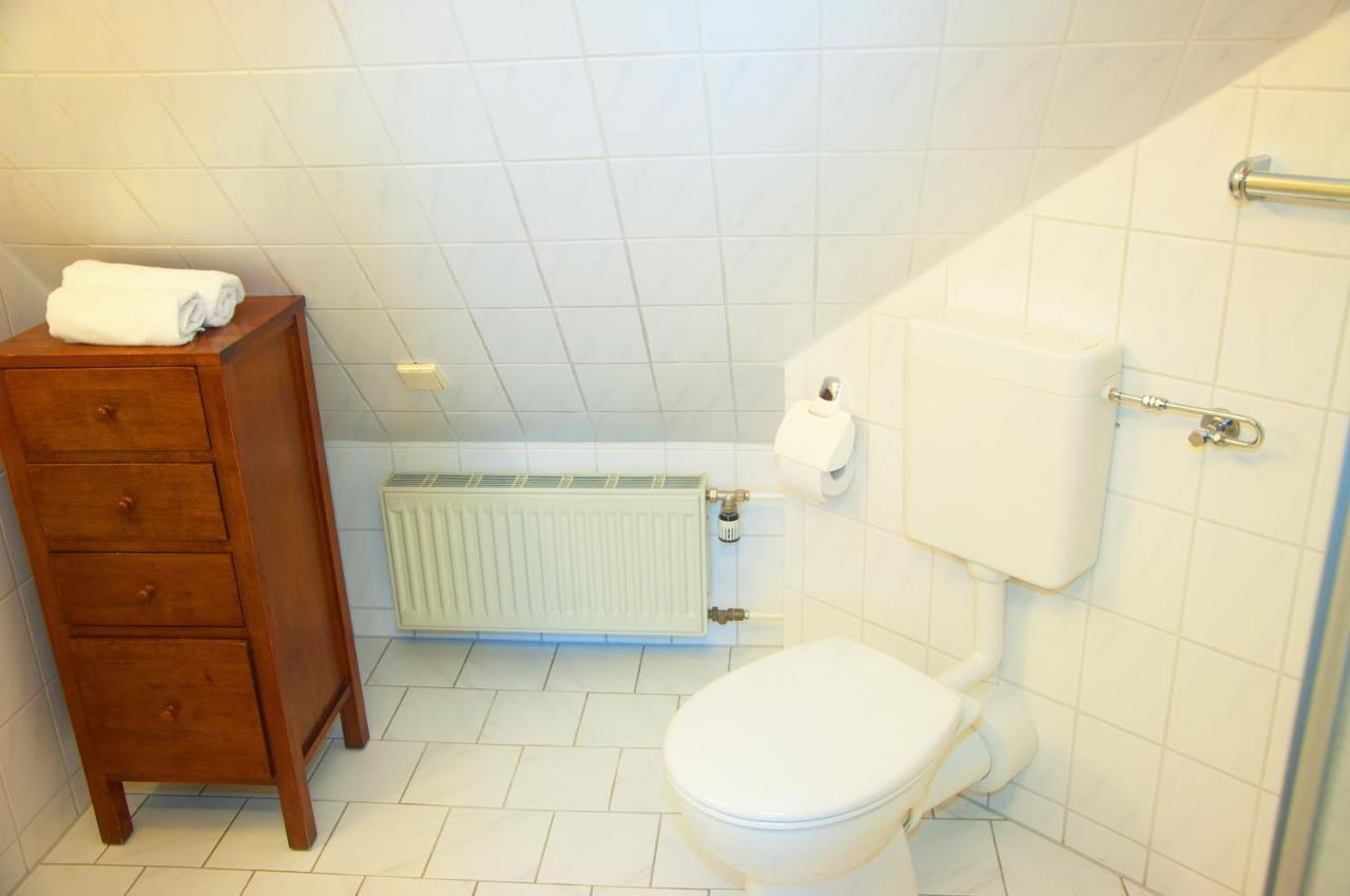 Wg Bernstein - Reetdachhaus - Ruhe Und Seeblick Sellin  Esterno foto