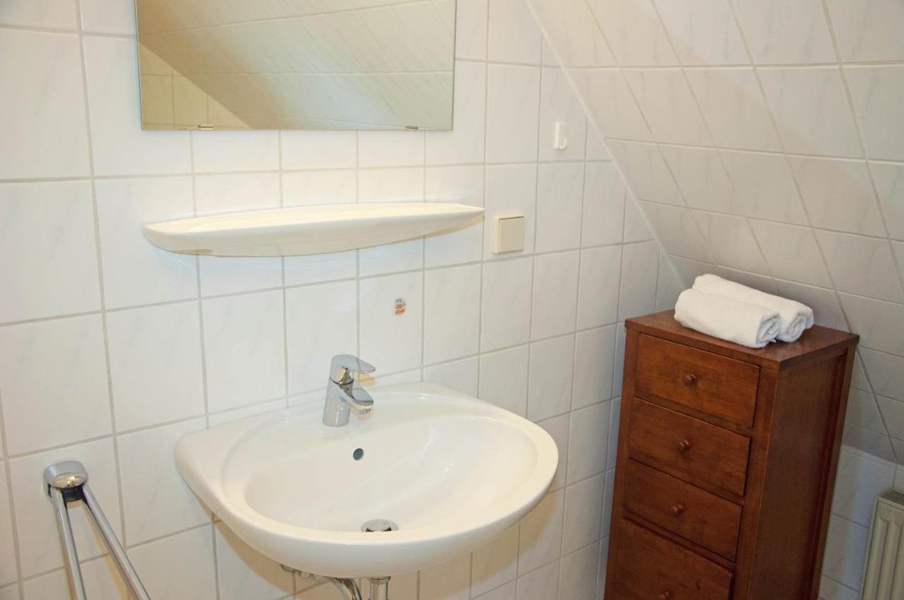 Wg Bernstein - Reetdachhaus - Ruhe Und Seeblick Sellin  Esterno foto