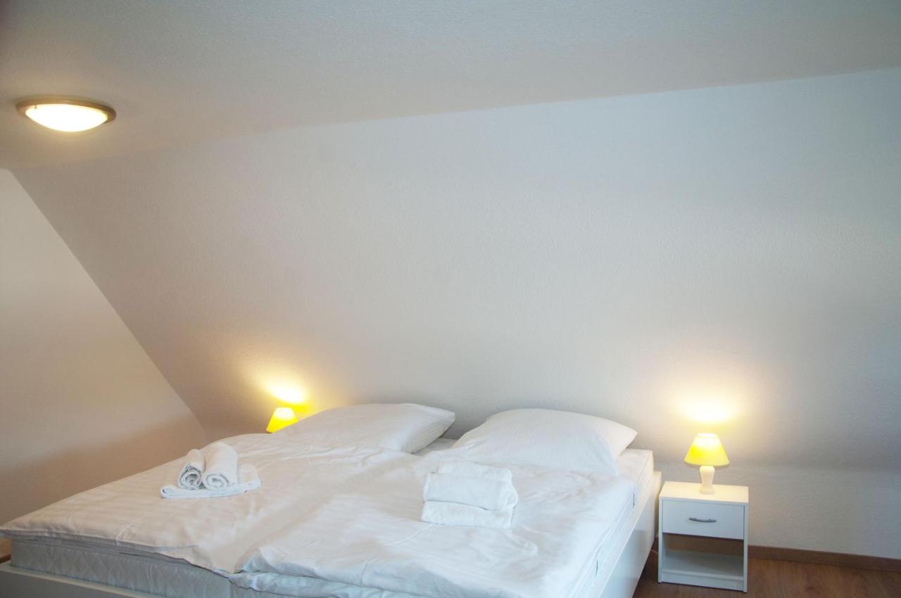 Wg Bernstein - Reetdachhaus - Ruhe Und Seeblick Sellin  Esterno foto