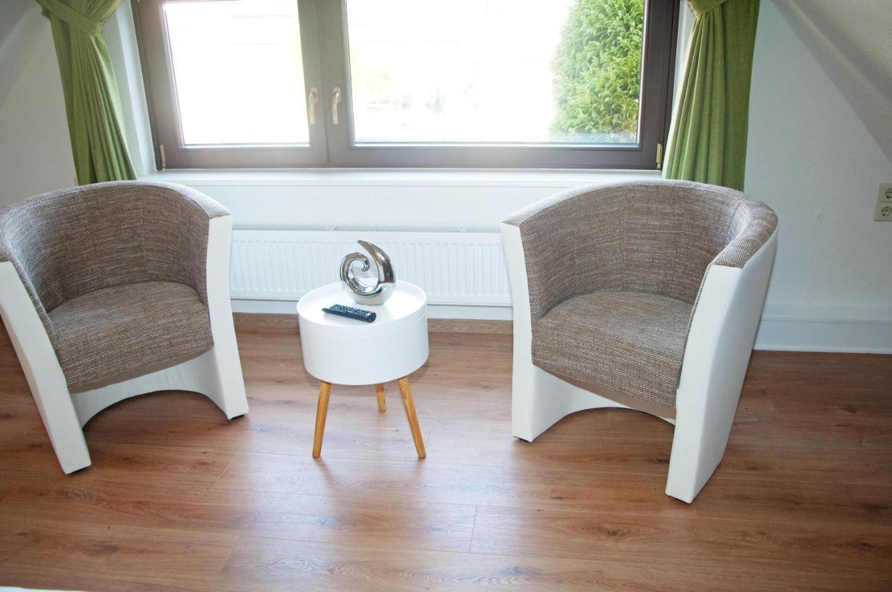 Wg Bernstein - Reetdachhaus - Ruhe Und Seeblick Sellin  Esterno foto