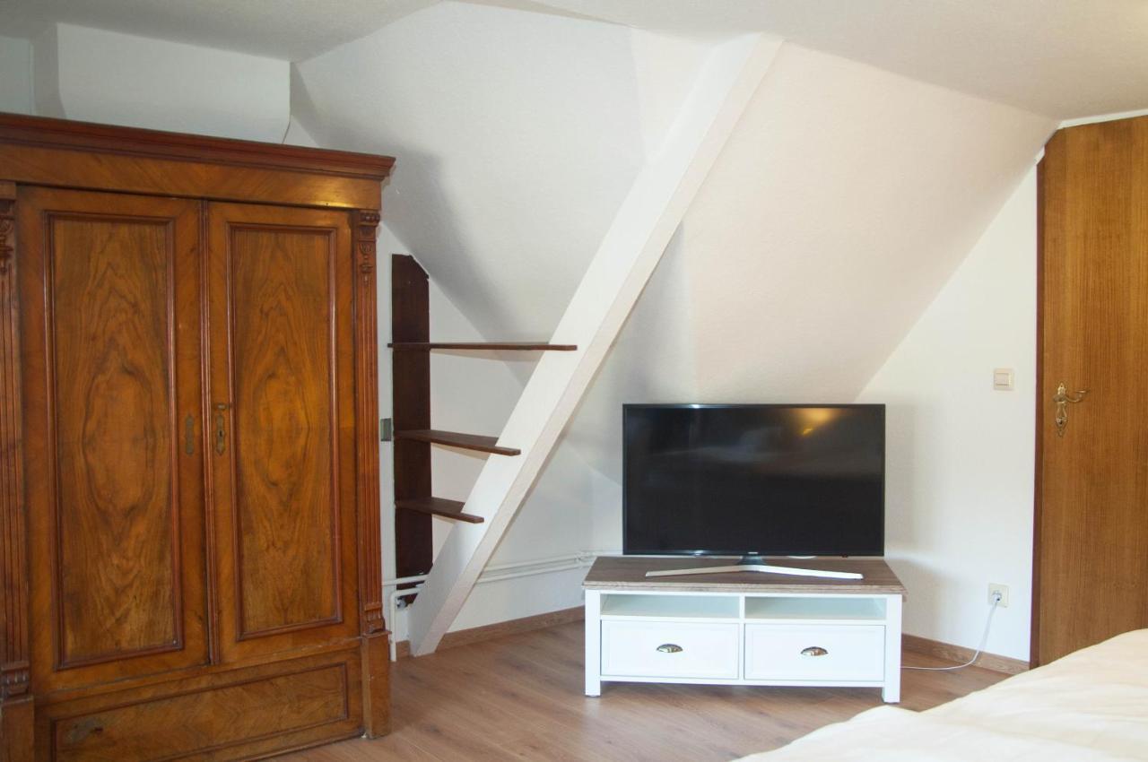 Wg Bernstein - Reetdachhaus - Ruhe Und Seeblick Sellin  Esterno foto