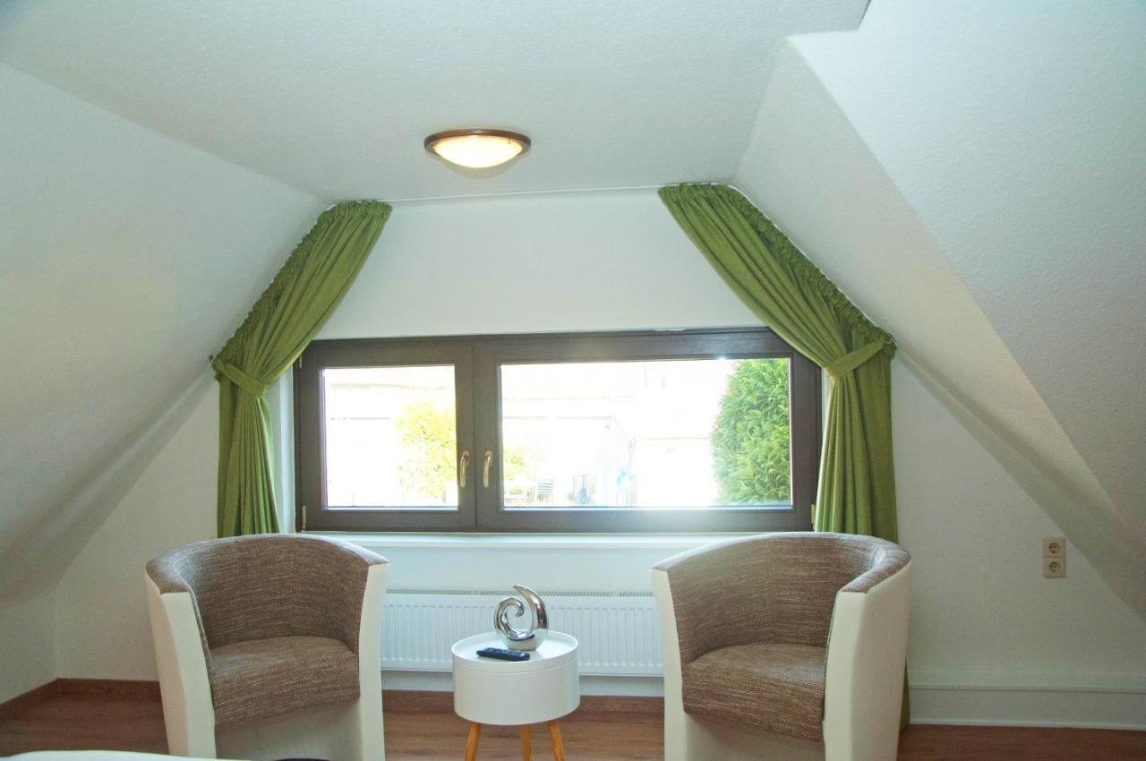 Wg Bernstein - Reetdachhaus - Ruhe Und Seeblick Sellin  Esterno foto