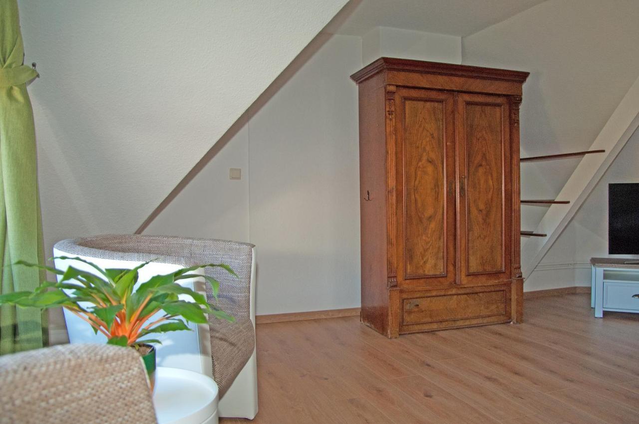Wg Bernstein - Reetdachhaus - Ruhe Und Seeblick Sellin  Esterno foto